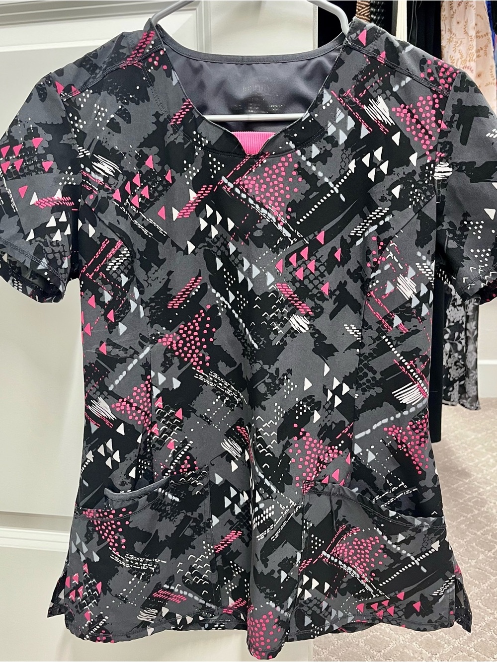 Geometric Print V-Neck Tunic Top - Gray & Pink